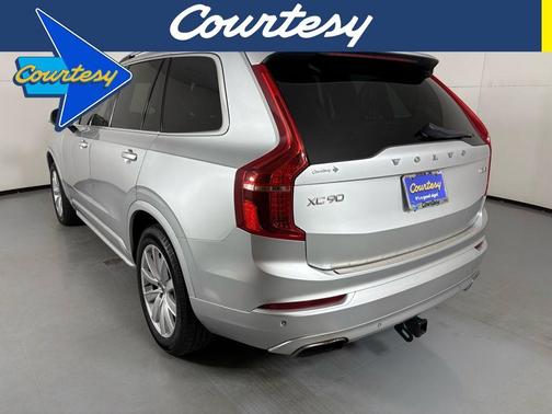 2016 Volvo XC90 T6 Momentum