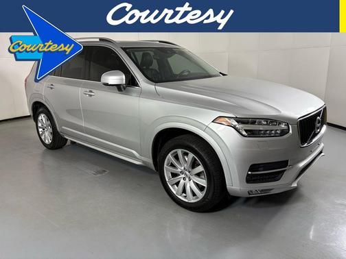 2016 Volvo XC90 T6 Momentum