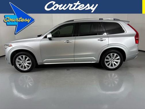 2016 Volvo XC90 T6 Momentum