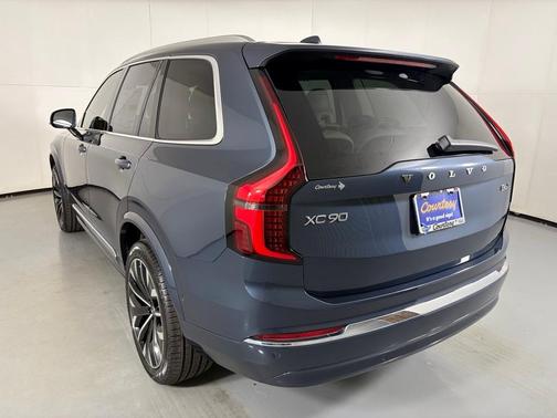 2026 Volvo XC90 B6 Ultra 7-Seater