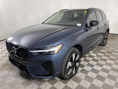 2025 Volvo XC60 Plug-In Hybrid T8 Plus