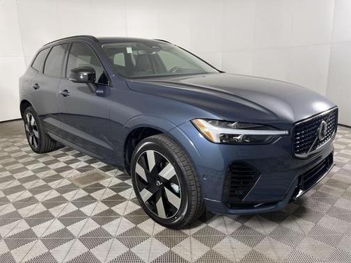 2025 Volvo XC60 Plug-In Hybrid T8 Plus