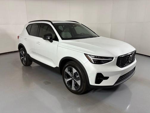 2026 Volvo XC40 B5 Plus