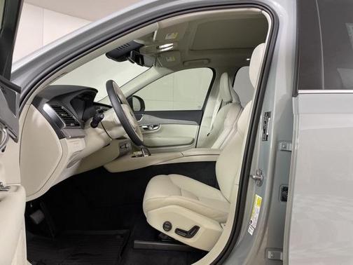 2025 Volvo XC90 Plug-In Hybrid T8 Plus 7-Seater