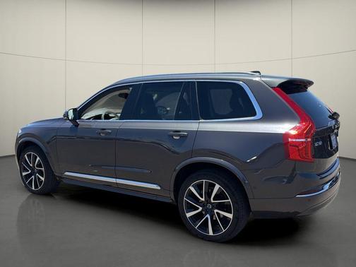 Platinum Gray Metallic 2023 Volvo XC90 B6 Plus 6-Seater