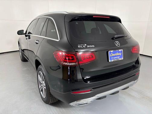 Black 2022 Mercedes-Benz GLC 300 Base
