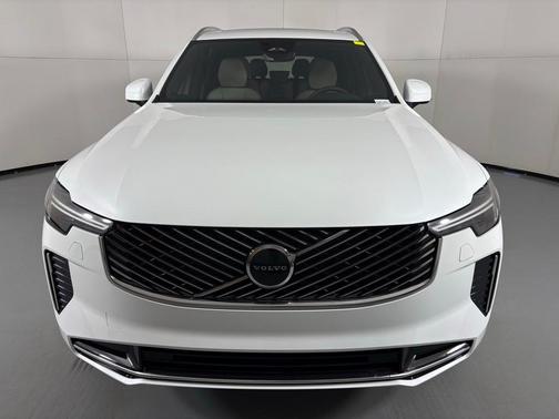 2026 Volvo XC90 B6 Core