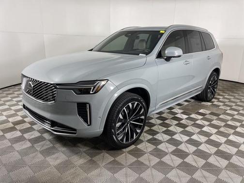 2025 Volvo XC90 B5 Plus 6-Seater
