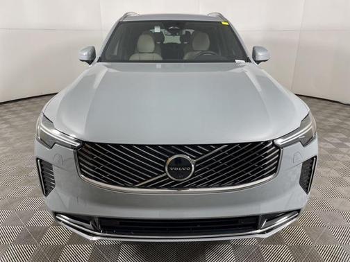 2025 Volvo XC90 B5 Plus 6-Seater