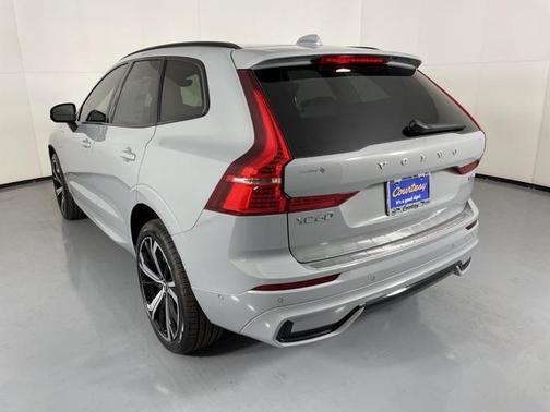 2025 Volvo XC60 Plug-In Hybrid T8 Ultra