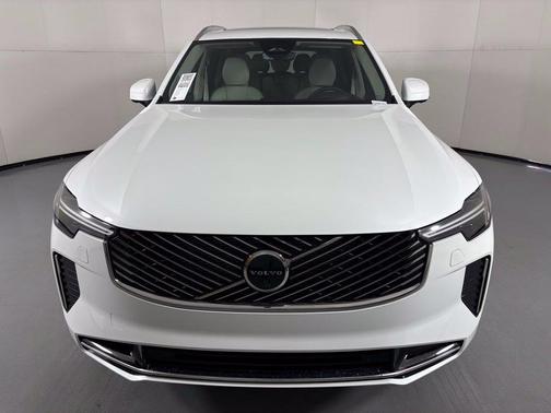 Crystal White Pearl 2026 Volvo XC90 Plug-In Hybrid T8 Ultra 7-Seater