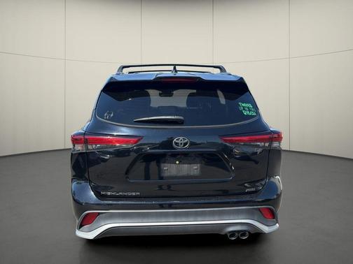 Midnight Black Metallic 2023 Toyota Highlander XSE