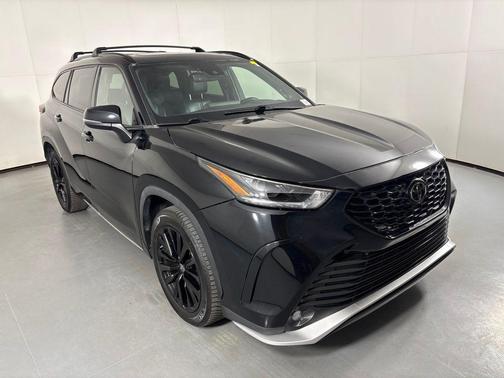 Midnight Black Metallic 2023 Toyota Highlander XSE