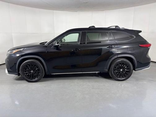 Midnight Black Metallic 2023 Toyota Highlander XSE