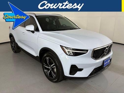 Cloud 9 White 2025 Volvo XC40 B5 Core Bright Theme