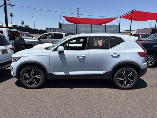 Cloud 9 White 2025 Volvo XC40 B5 Core Bright Theme