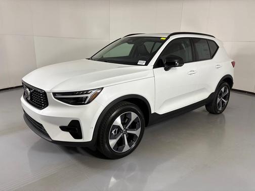 2026 Volvo XC40 B5 Plus