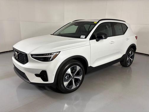 2026 Volvo XC40 B5 Plus