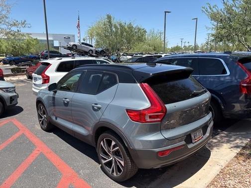 2021 Volvo XC40 T5 R-Design