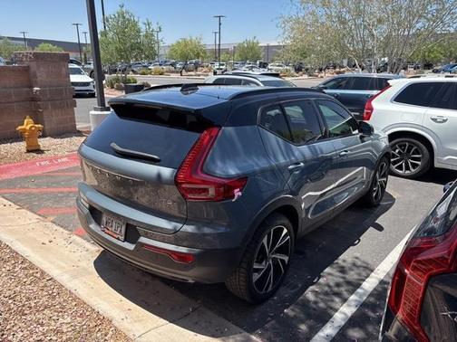 2021 Volvo XC40 T5 R-Design