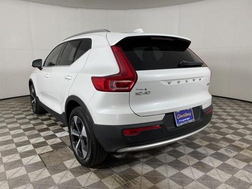 2025 Volvo XC40 B5 Plus Bright Theme