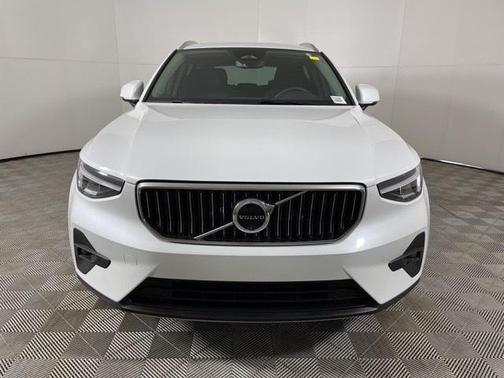 2025 Volvo XC40 B5 Plus Bright Theme
