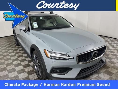2025 Volvo V60 Cross Country B5 Plus