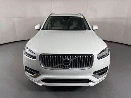 2023 Volvo XC90 B5 Plus