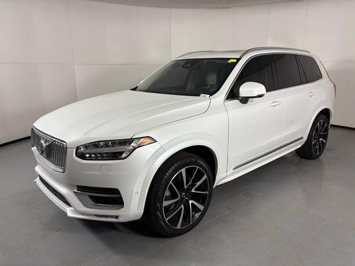 2023 Volvo XC90 B5 Plus