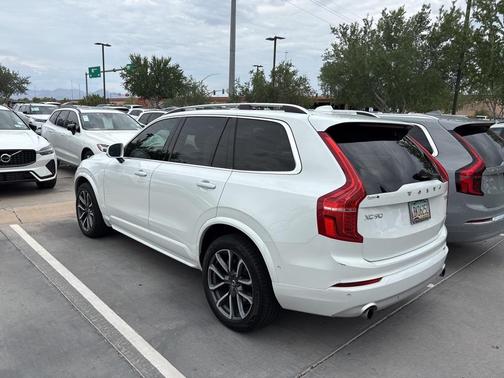 2018 Volvo XC90 T5 Momentum