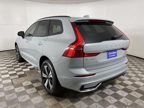 2025 Volvo XC60 Plug-In Hybrid T8 Plus