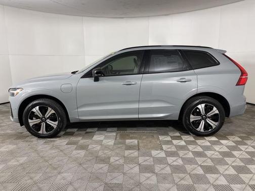 2025 Volvo XC60 Plug-In Hybrid T8 Plus