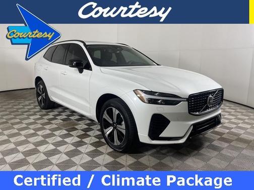 2024 Volvo XC60 Recharge Plug-In Hybrid T8 Core Dark Theme