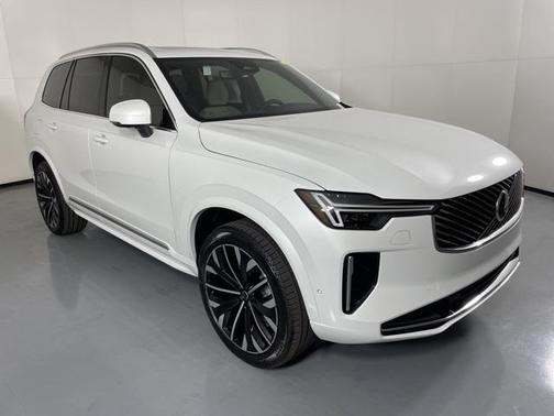 2025 Volvo XC90 B5 Plus 7-Seater