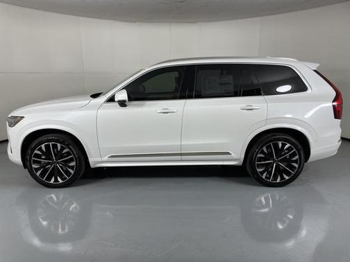 2025 Volvo XC90 B5 Plus 7-Seater