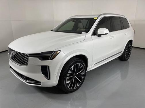 2025 Volvo XC90 B5 Plus 7-Seater