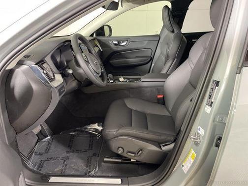 2025 Volvo XC60 Plug-In Hybrid T8 Plus