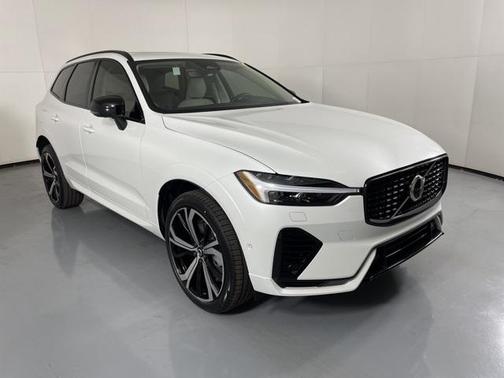 2025 Volvo XC60 Plug-In Hybrid T8 Ultra