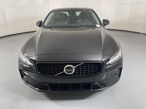 2024 Volvo S60 B5 Core Dark Theme