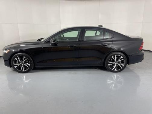 2024 Volvo S60 B5 Core Dark Theme