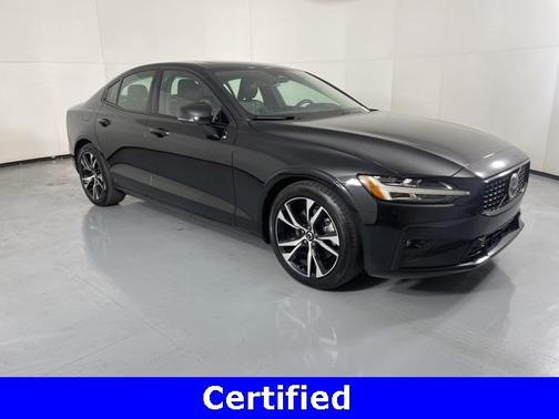 2024 Volvo S60 B5 Core Dark Theme