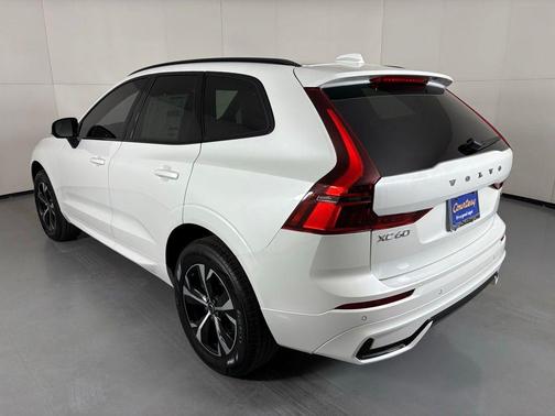 Crystal White 2026 Volvo XC60 B5 Core