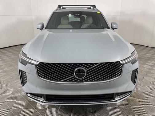 2025 Volvo XC90 B5 Core