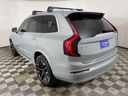 2025 Volvo XC90 B5 Core