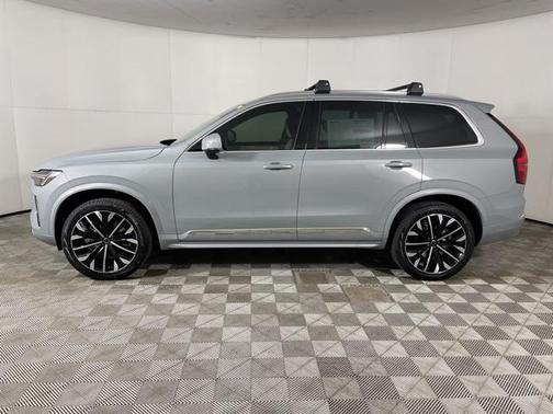 2025 Volvo XC90 B5 Core