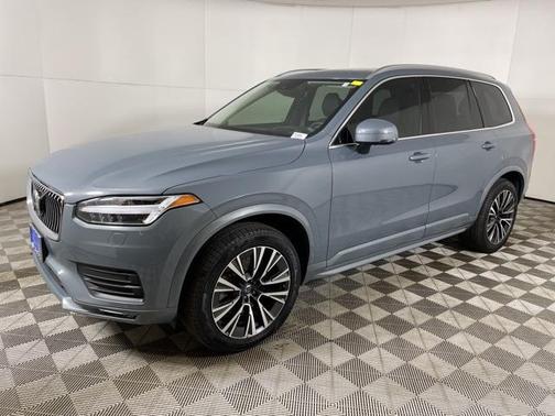 2022 Volvo XC90 T6 Momentum 7 Passenger