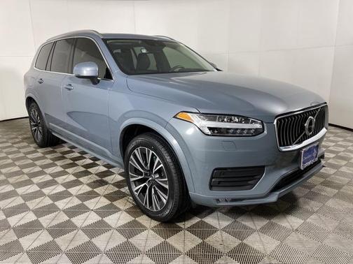 2022 Volvo XC90 T6 Momentum 7 Passenger