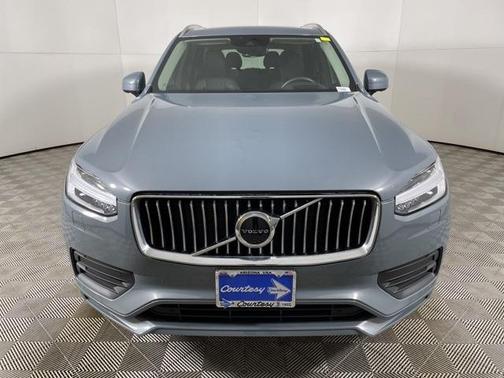 2022 Volvo XC90 T6 Momentum 7 Passenger