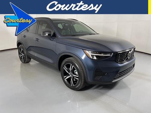 2026 Volvo XC40 B5 Core