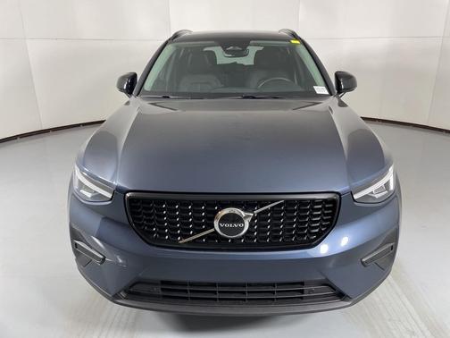 2026 Volvo XC40 B5 Core